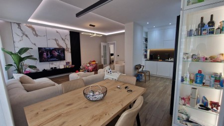 Tek Ish Fusha Aviacionit, Garden Residence Turdiu, Jepet Me Qira Super Apartament 3+1+2+2 Poste Parkimi!