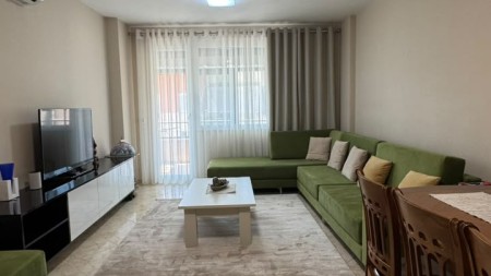 Tek Kryqezimi I 21 Dhjetorit, Mbrapa Bar Oslo, Jepet Me Qira Apartament 2+1, Me Lokacion Ideal!!!