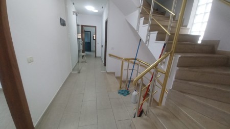 Ne Brryl, Jepet Me Qira Ambient, Per Tipologji Te Ndryshme Zyrash Ose Klinikash Mjekesore!!!