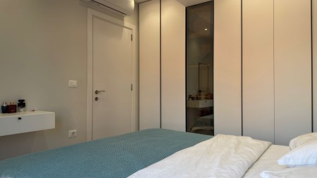 Tek Rruga e Kavajes, Shitet Super Apartament 1+1, Totalisht I Investuar !!