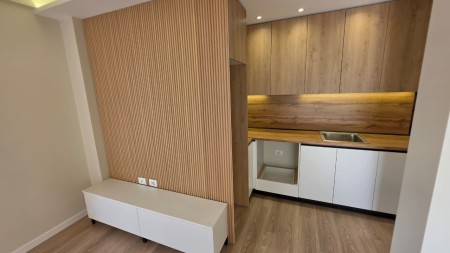 Tek Komuna E Parisit, Shitet Apartament 1+1 Ideal Per Investim !!!
