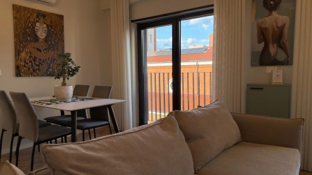 Tek Rruga e Kavajes, Shitet Super Apartament 1+1, Totalisht I Investuar !!