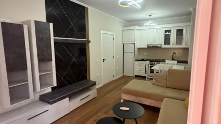 Ne Yzberisht, Shitet Apartament 1+1 Me Planimetri Te Rregullt!!