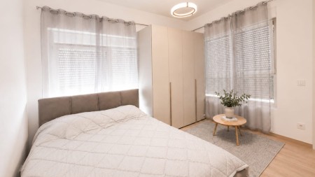 Tek Kompleksi Mangalem 21, Jepet Me Qira Apartament 1+1, Gati Per Banim !!!
