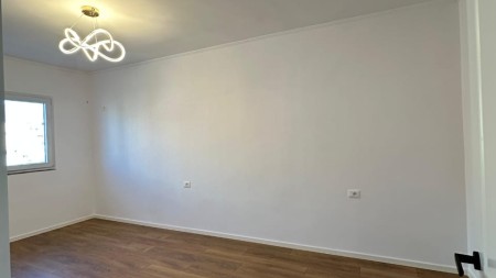 Mbrapa Fakultetit Te Shkencave, Ne Rrugen Haxhi Hysen Dalliu, Shitet Apartament 2+1, Me Lokacion Perfekt !!