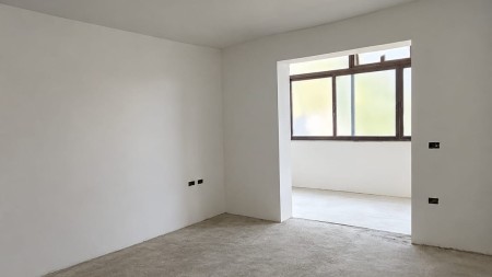 Tek Myslym Shyri, Shitet Apartament 3+1+2, I Investuar Totalisht Dhe Me Lokacion Ideal !!!
