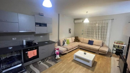 Ne Fresk, Shitet Apartament 2+1 Me Pamje Te Lire !!!