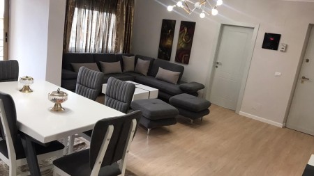 Ne Qender, Jepet Me Qira Apartament 3+1+2 Totalisht I Investuar!!!