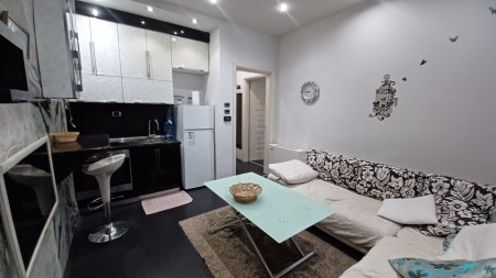 Tek Rruga E Durresit, Jepet Me Qira Apartament 2+1 Ideal Per Banim Me Lokacion Perfekt!!!