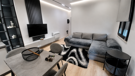 Tek Kodra E Priftit, Jepet Me Qira, Super Apartament 1+1 I Sapo Investuar Dhe I Pa Banuar Me Pare!!!