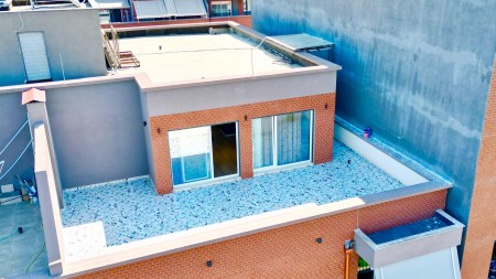Tek 5-Maji, Shitet Super Apartament 2+1+2, Me Verande Dhe Post Parkimi!!