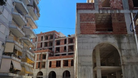 Tek Marina City, Ne Sarande, Me Pamje Nga Deti, Shitet Apartament 1+1 Me Planimetri Te Rregullt!!