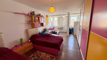 Prane Rr. Barrikadave, Shitet Apartament 2+1+2, Me Shfrytezim Tarracen !!!